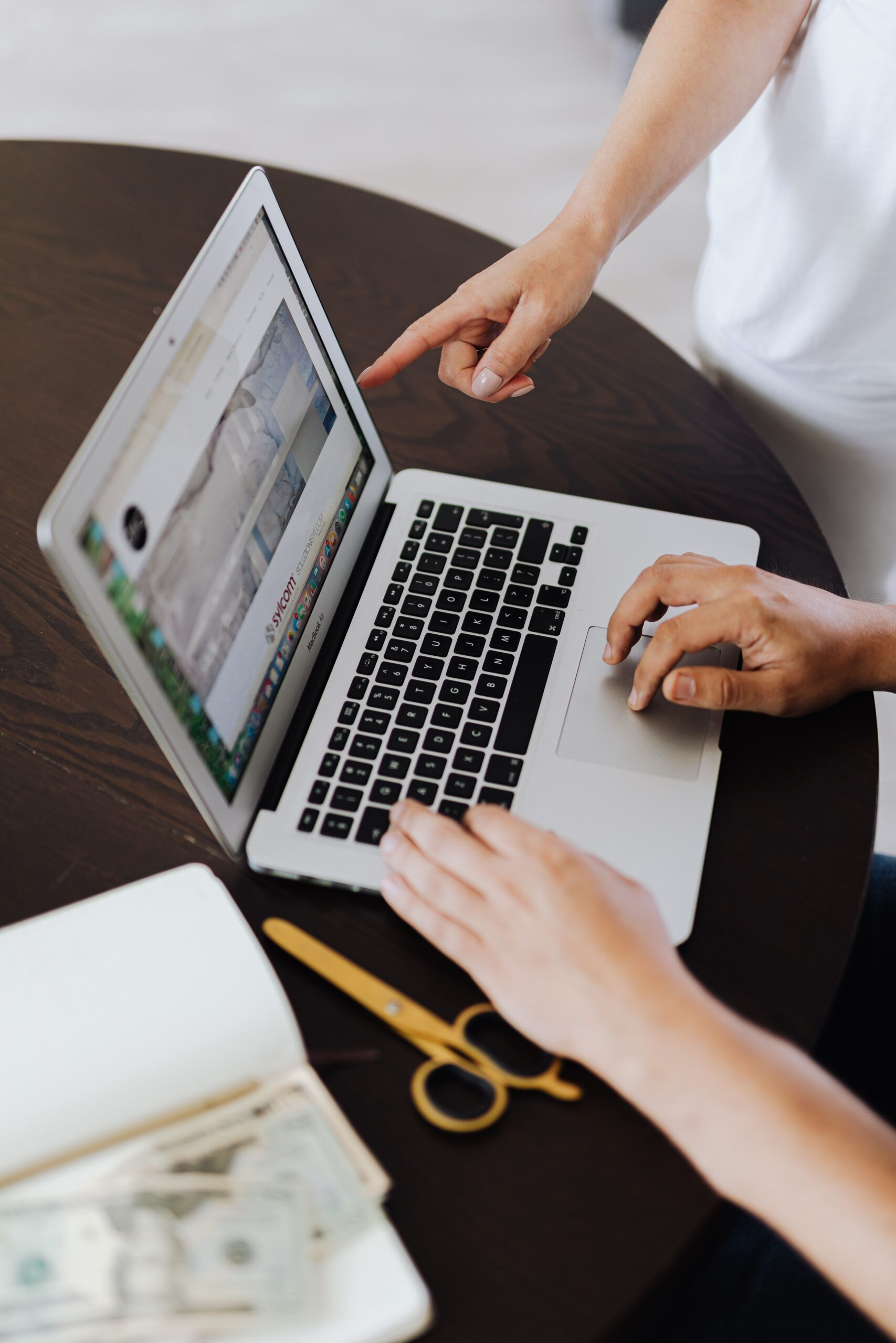 How to Build a Website That Captures Leads 24/7